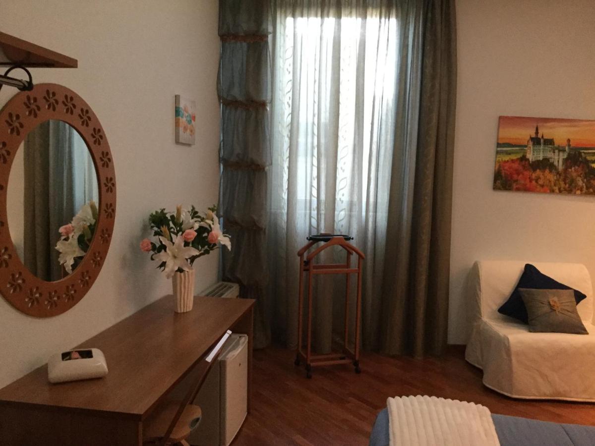 B&B La Favola Castellana Grotte Bagian luar foto